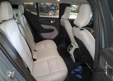 2021 Volvo Xc40 T5 Momentum z USA, uszkodzony, nr VIN YV4162UK4M2430275